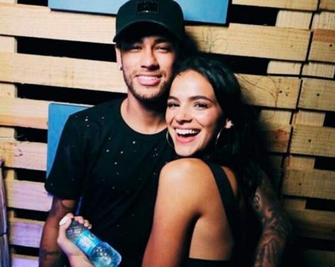 BDAY: Bruna Marquezine estará no jantar de gala em comemoração aos 26 anos de Neymar em Paris 