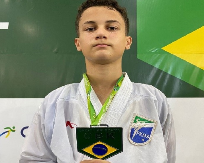 MEDALHISTA: Atleta de Jales conquista medalha de prata em campeonato nacional de Karatê