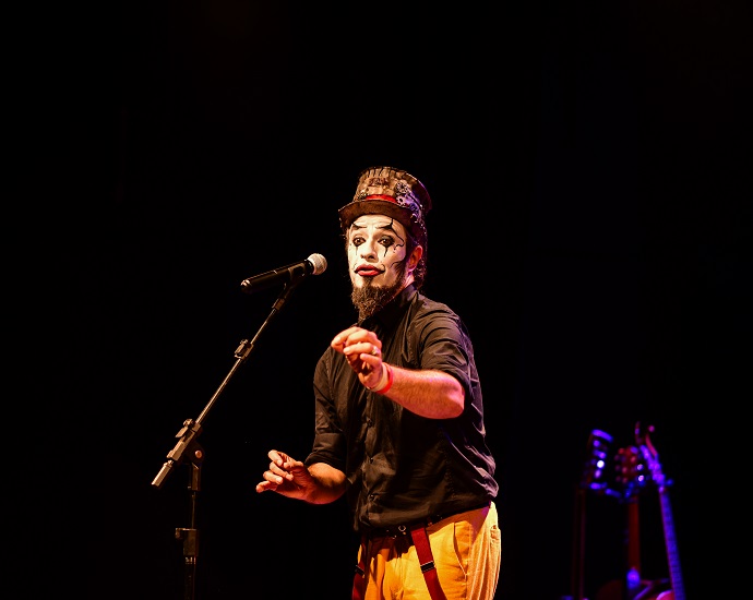 FESTIVAL DE TEATRO: Fernando Anitelli apresenta “O Teatro Mágico, Voz e Violão” no 9º Festival Nacional de Teatro de Jales