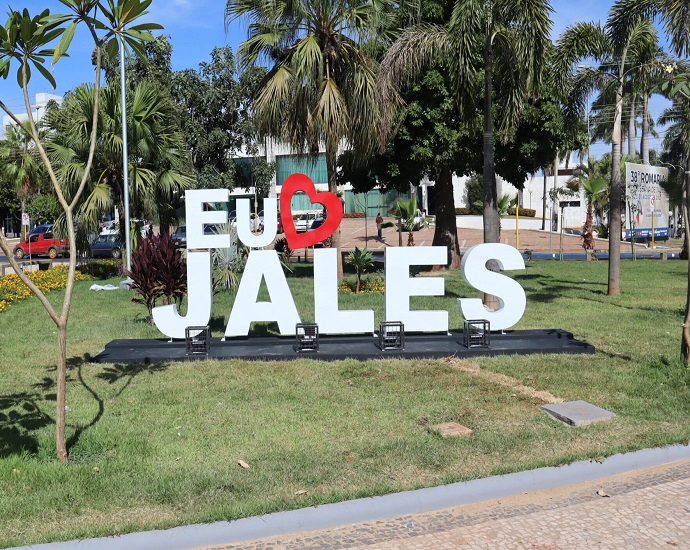 EU AMO JALES: Prefeitura instala letreiro na Praça Dr. Euphly Jalles