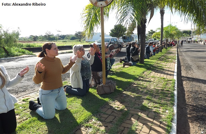 PROTESTO: População clama pelo não fechamento do HC em Fernandópolis e Jales