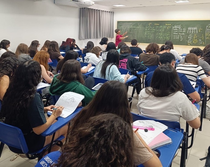 AULÃO: Anglo Jales realiza Aulão Pré-enem aberto e gratuito  para estudantes do Ensino Médio de Jales e região