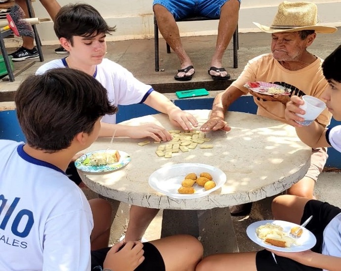 EMOÇÃO: Alunos do Anglo Jales visitam Lar dos Velhinhos e promovem  solidariedade, empatia e alegria