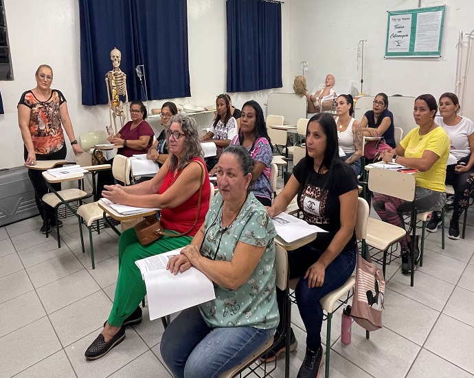 PROFISSIONALIZAÇÃO: ETEC, Fundo Social de Solidariedade e Igreja Batista iniciam cursos de Chocolateria e Cuidador de Idosos  