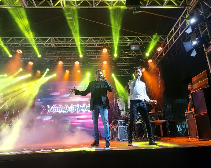 SHOW: Tonny e Kleber levam grande público à Praça Dr. Euphly Jalles em comemoração ao Dia do Trabalhador