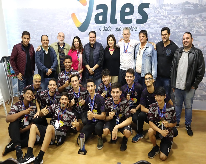 CAMPEÕES: Prefeito, vice e secretários recebem time campeão estadual de Handebol nos Jogos Escolares do Estado de SP  