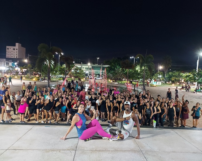 ZUMBA: Projeto Zumba na Praça atrai grande público na Praça Dr. Euphly Jalles