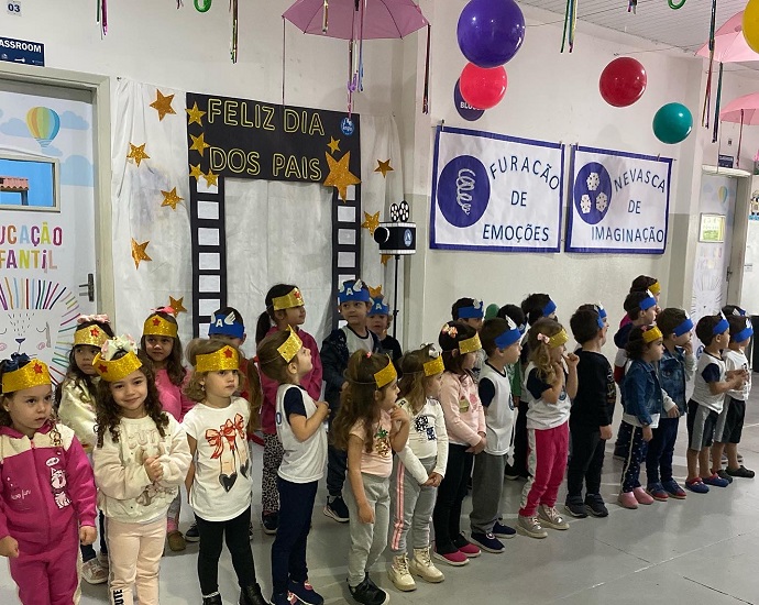 COMEMORAÇÃO: Alunos da Educação Infantil do Anglo emocionam os pais com apresentações repletas de afeto