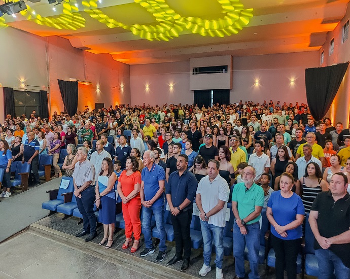 TROFÉU: Em noite de homenagens, Secretaria de Esportes entrega 243 troféus Destaque Esportivo 2023